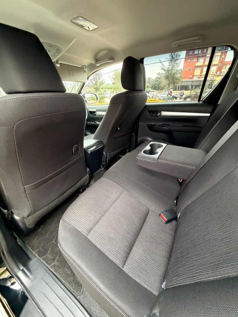 
								Toyota Hilux full									