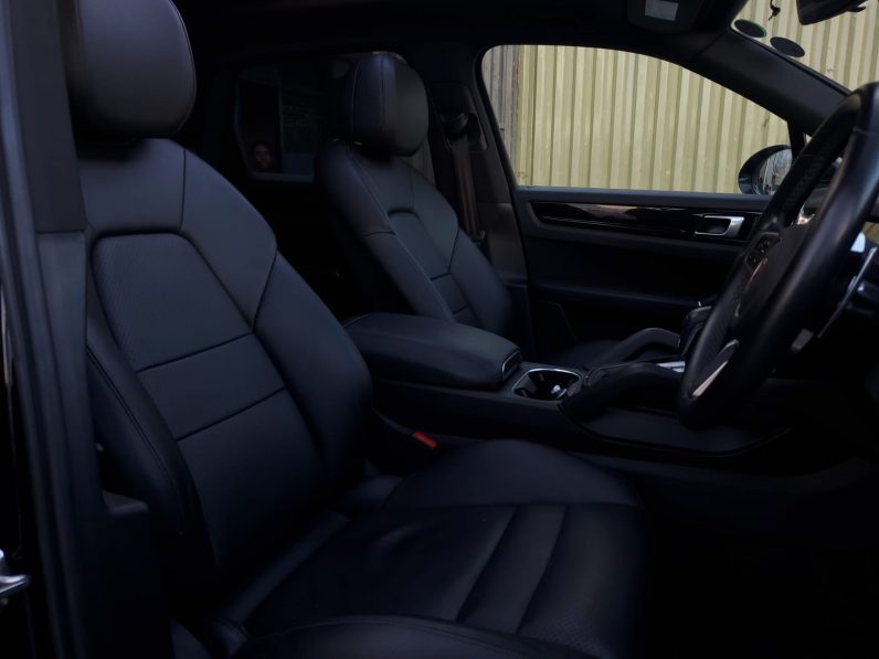 
								Porsche Cayenne full									
