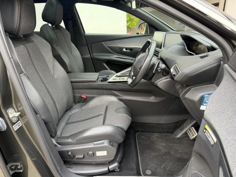 
								Peugeot 3008 GT full									