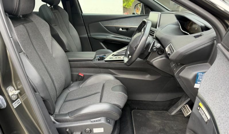 
								Peugeot 3008 GT full									