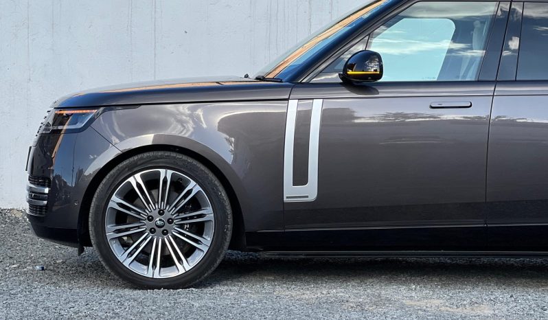 
								Range Rover Vogue D300 SWB full									