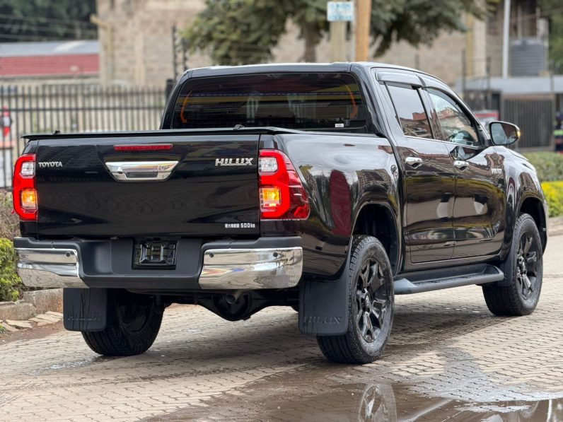 
								Toyota Hilux full									