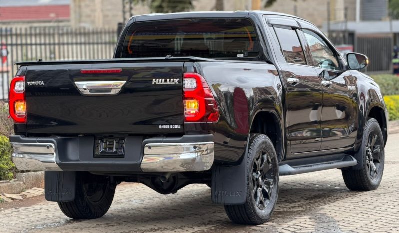 
								Toyota Hilux full									
