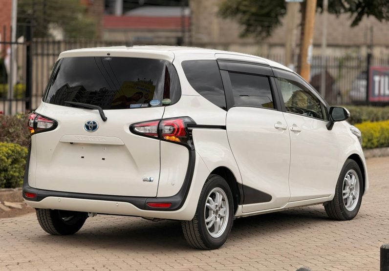 
								Toyota Sienta full									
