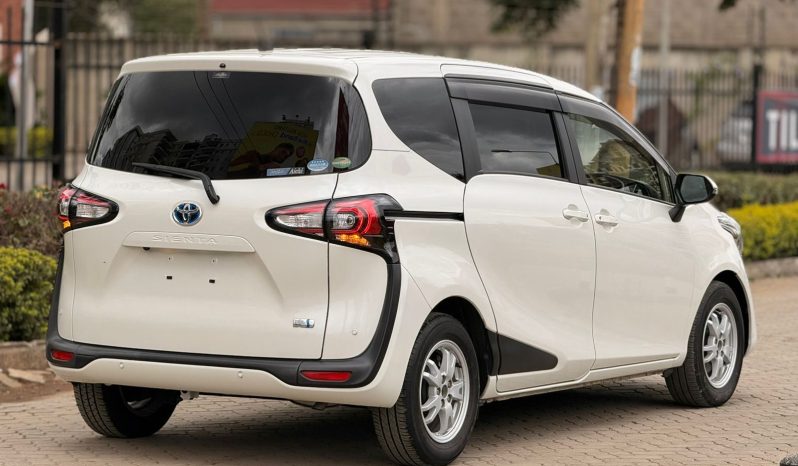 
								Toyota Sienta full									