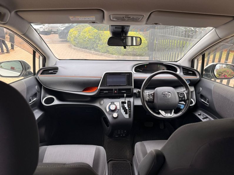 
								Toyota Sienta full									