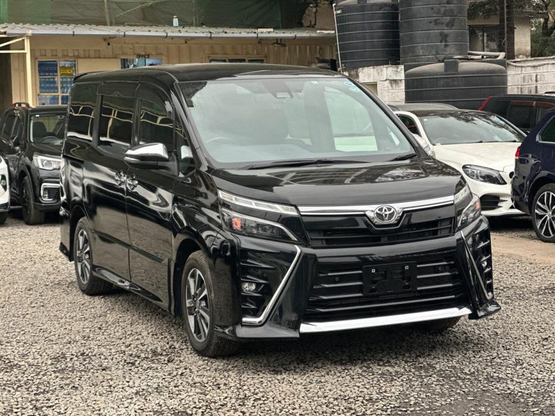 
								Toyota Voxy full									