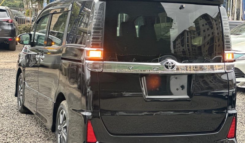 
								Toyota Voxy full									