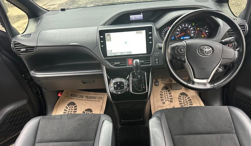 
								Toyota Voxy full									