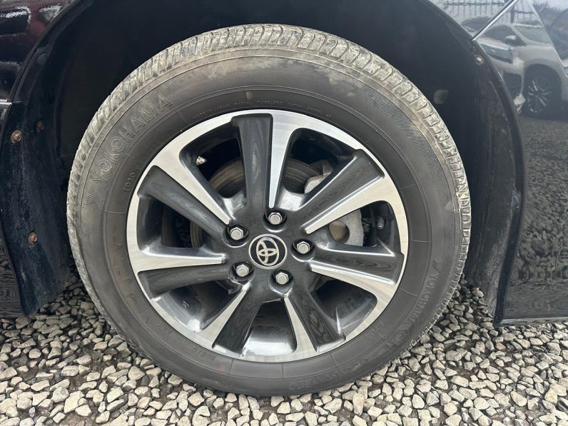 
								Toyota Voxy full									