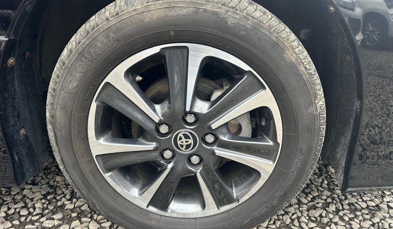 
								Toyota Voxy full									