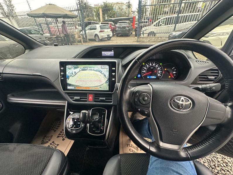 
								Toyota Voxy full									
