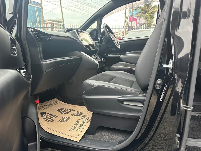 
								Toyota Voxy full									