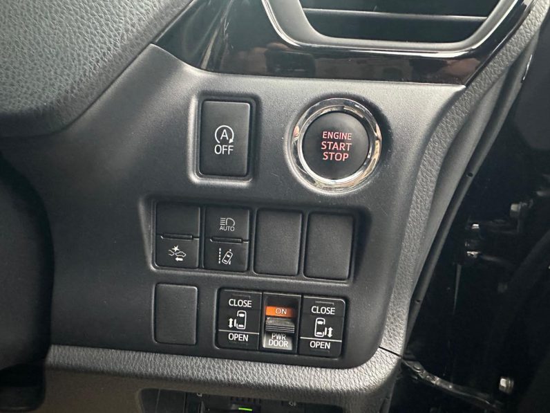 
								Toyota Voxy full									