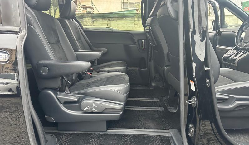 
								Toyota Voxy full									