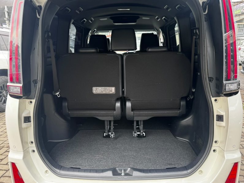 
								Toyota Noah WxB full									
