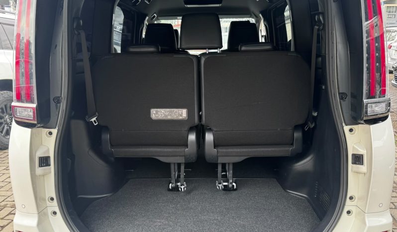 
								Toyota Noah WxB full									