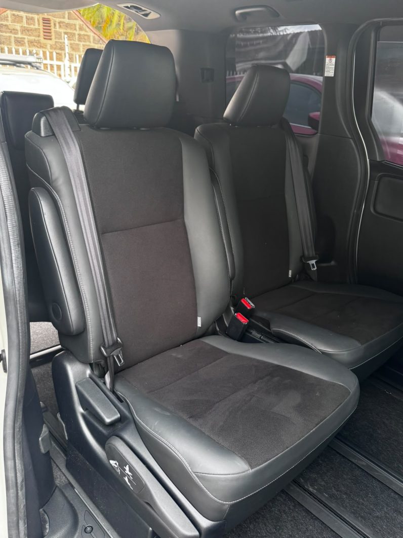 
								Toyota Noah WxB full									