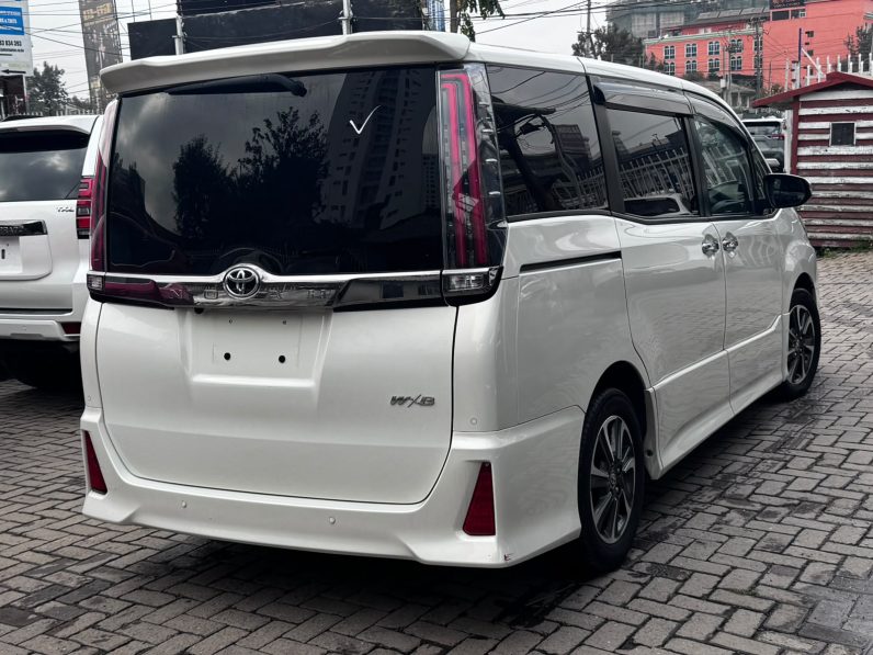 
								Toyota Noah WxB full									