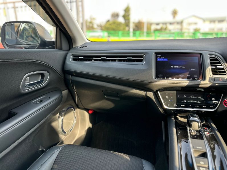 
								Honda Vezel Z full									