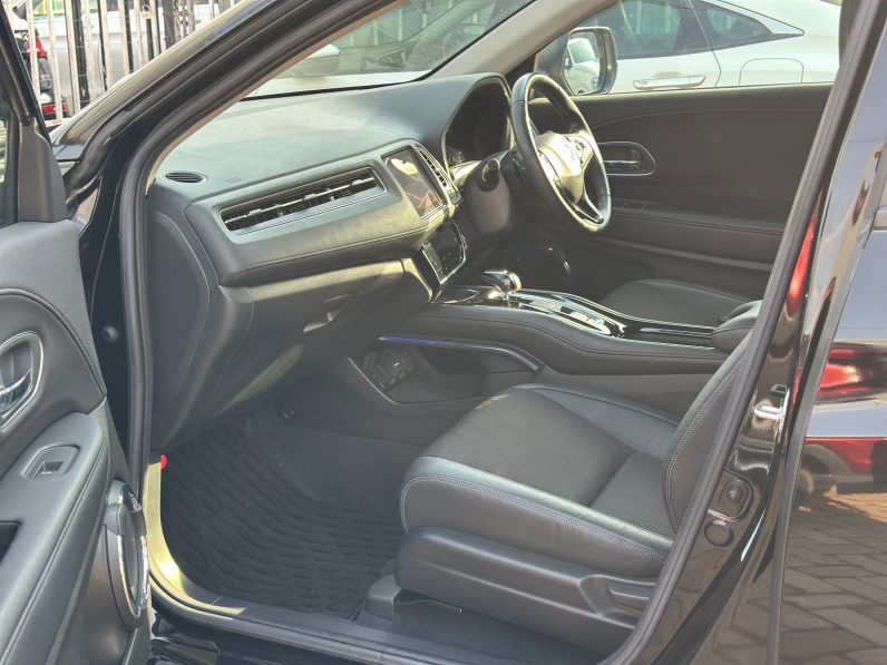 
								Honda Vezel Z full									