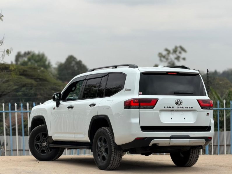 
								Toyota Land Cruiser GR LC300 full									