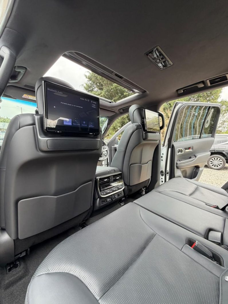 
								Toyota Land Cruiser GR LC300 full									
