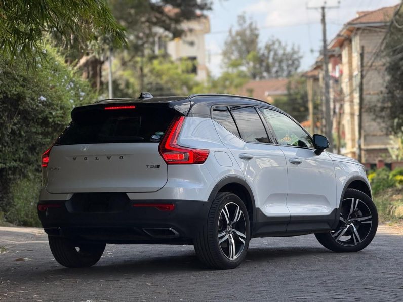
								Volvo CX40 T5 full									