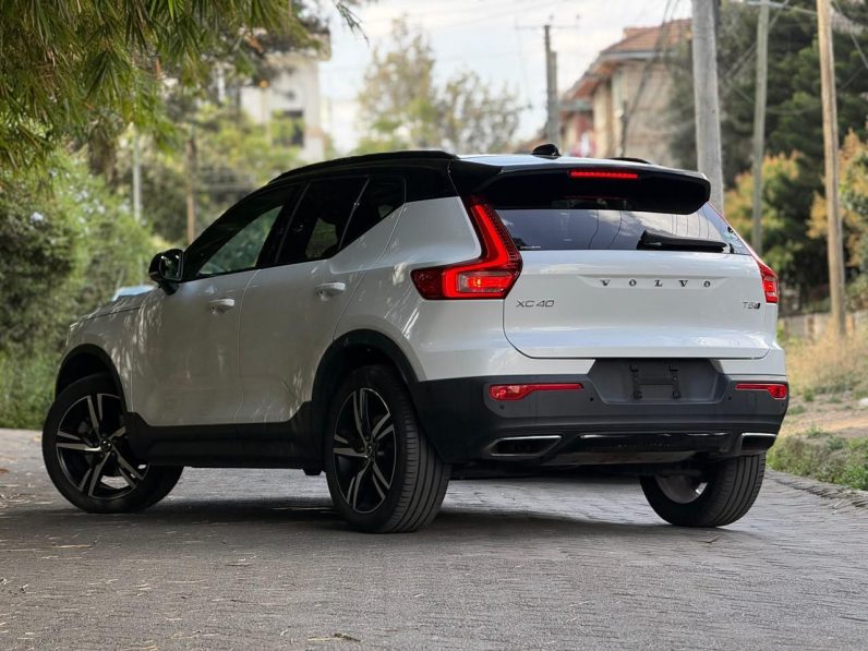
								Volvo CX40 T5 full									