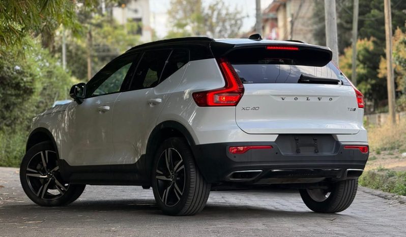 
								Volvo CX40 T5 full									