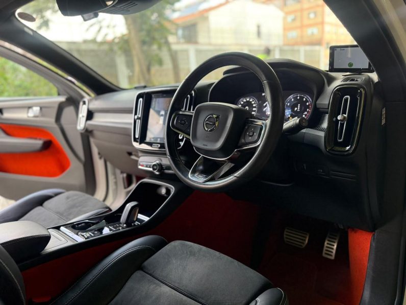 
								Volvo CX40 T5 full									