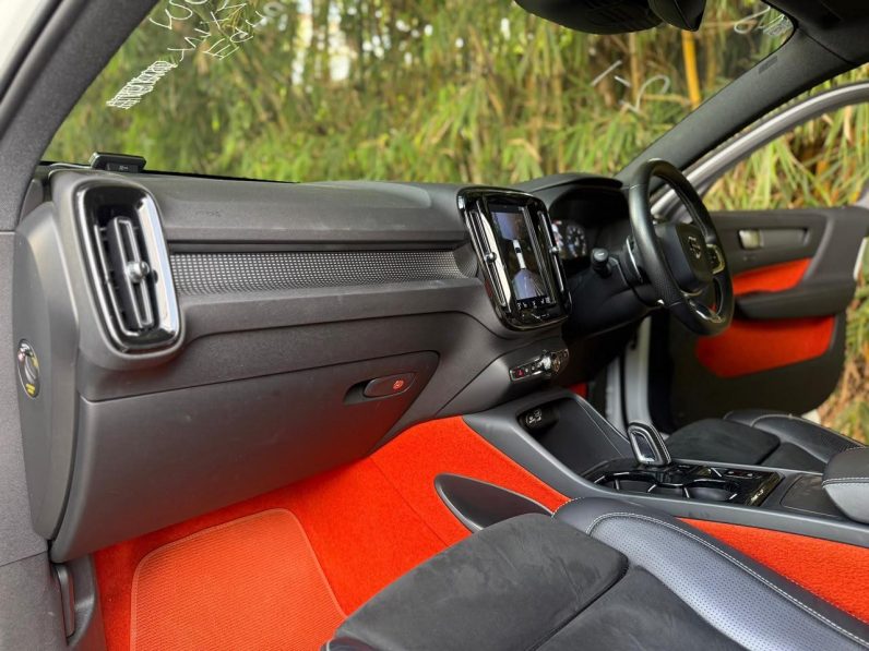 
								Volvo CX40 T5 full									