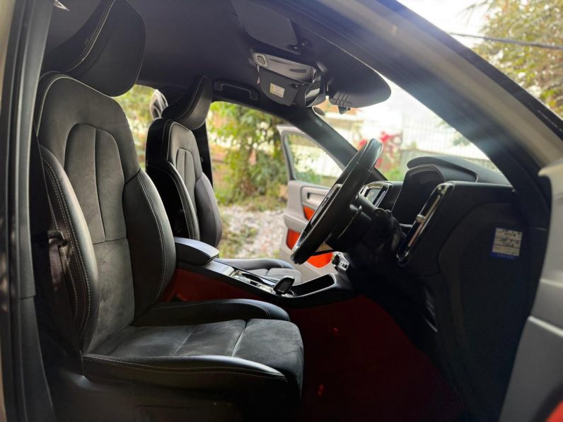 
								Volvo CX40 T5 full									