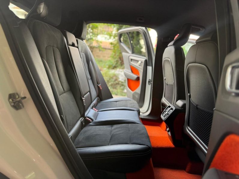 
								Volvo CX40 T5 full									