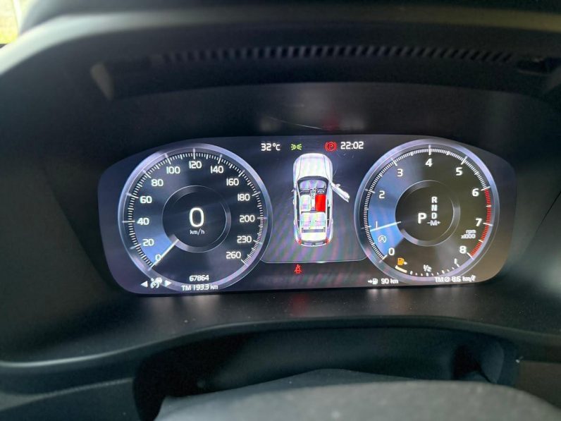 
								Volvo CX40 T5 full									