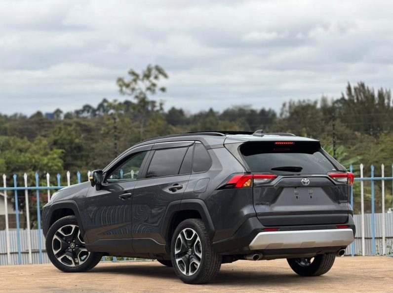 
								Toyota Rav4 Adventure full									