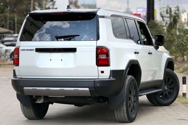 
								Toyota Land Cruiser Prado J250 full									