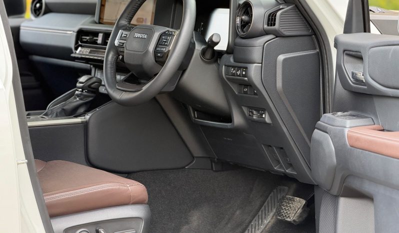 
								Toyota Land Cruiser Prado J250 full									