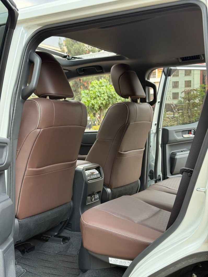 
								Toyota Land Cruiser Prado J250 full									