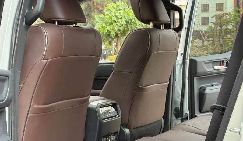 
								Toyota Land Cruiser Prado J250 full									