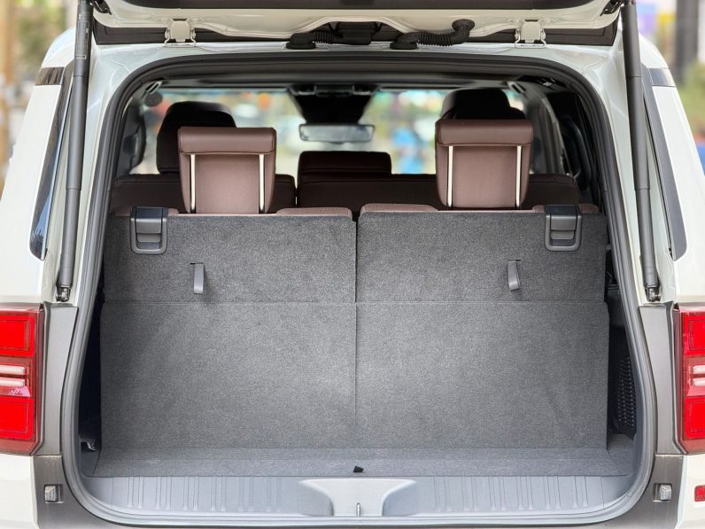 
								Toyota Land Cruiser Prado J250 full									
