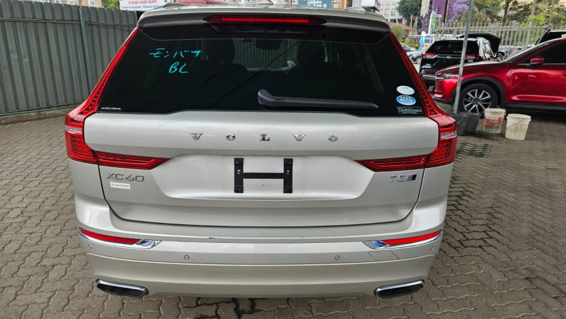 
								Volvo XC60 T5 full									