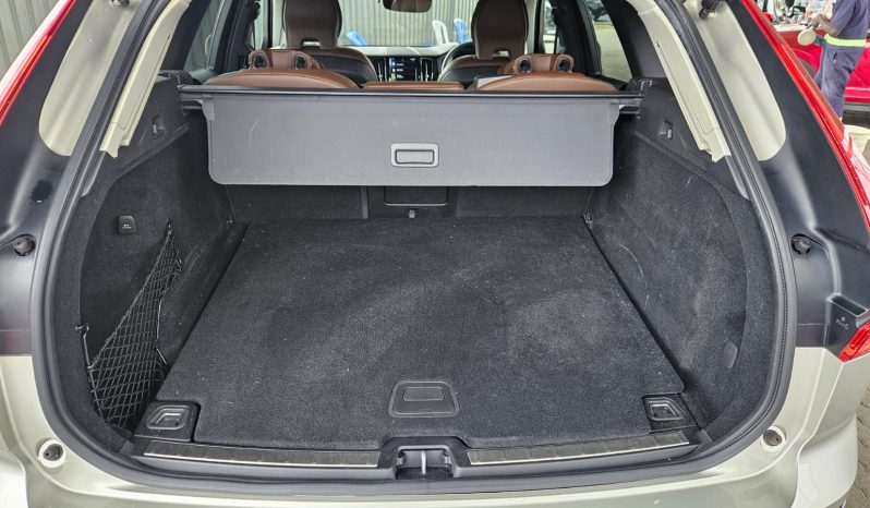 
								Volvo XC60 T5 full									