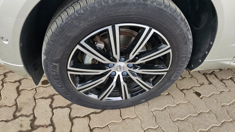 
								Volvo XC60 T5 full									