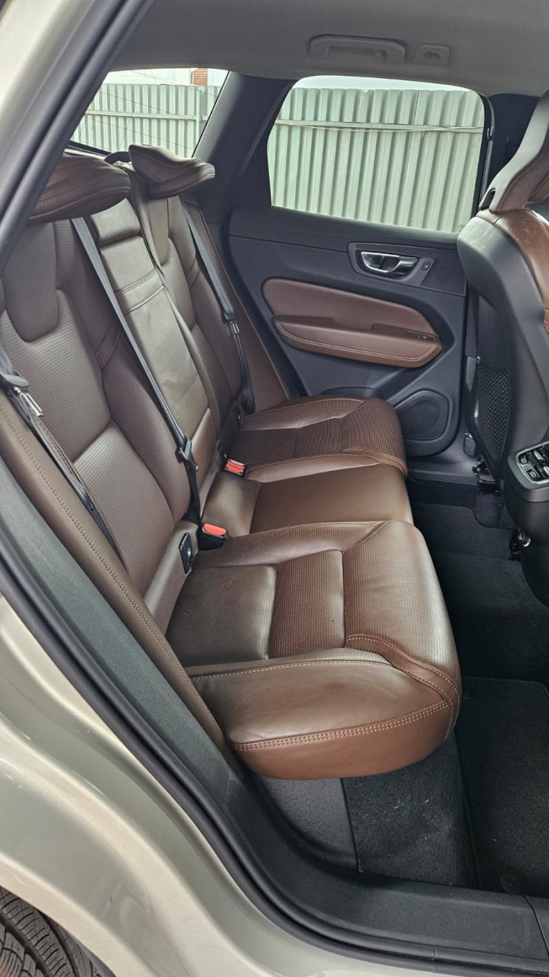
								Volvo XC60 T5 full									