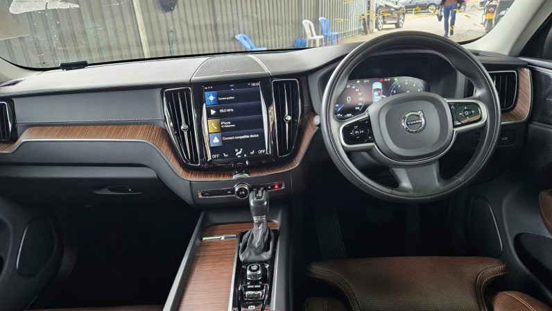 
								Volvo XC60 T5 full									