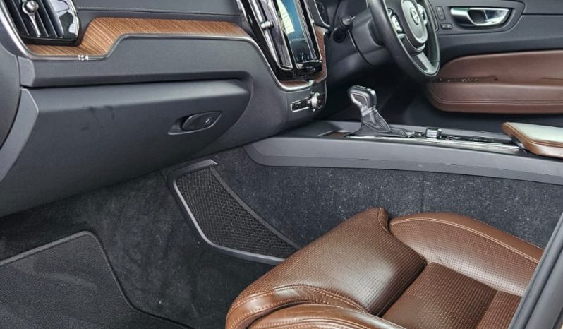 
								Volvo XC60 T5 full									