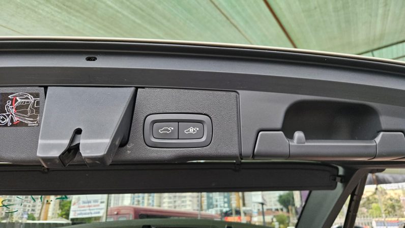 
								Volvo XC60 T5 full									