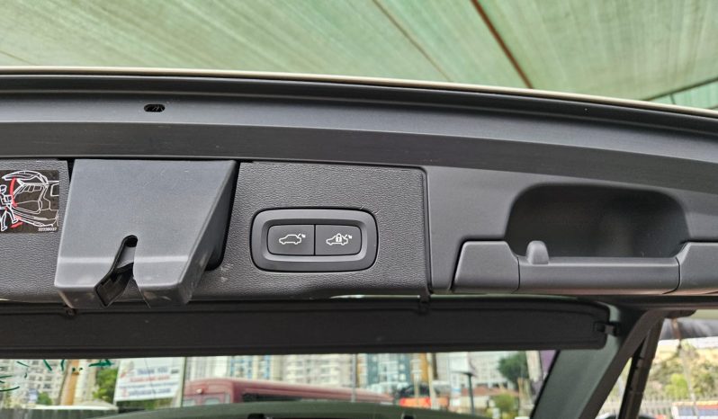 
								Volvo XC60 T5 full									
