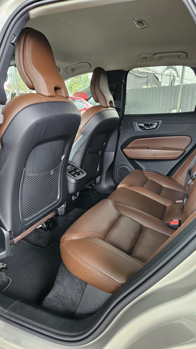 
								Volvo XC60 T5 full									